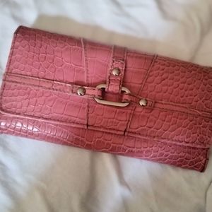 pink wallet, aesthetic